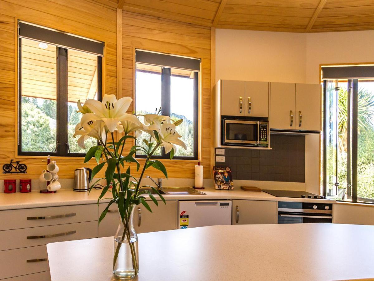 The Snowglobe - Ohakune Modern Yurt Style Chalet Eksteriør billede