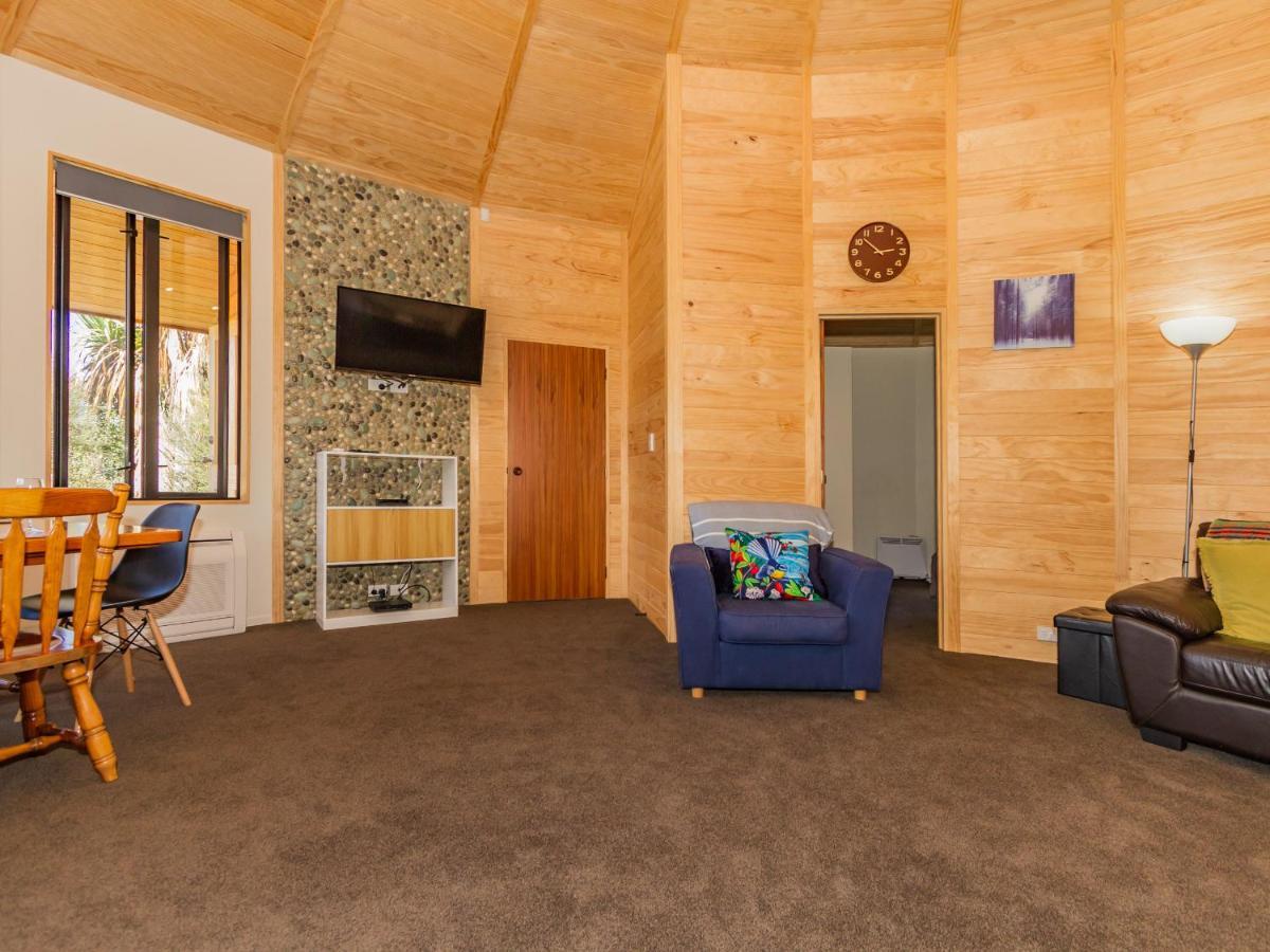The Snowglobe - Ohakune Modern Yurt Style Chalet Eksteriør billede