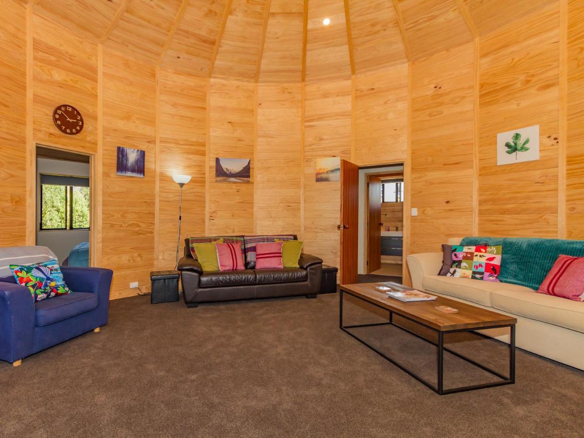 The Snowglobe - Ohakune Modern Yurt Style Chalet Eksteriør billede