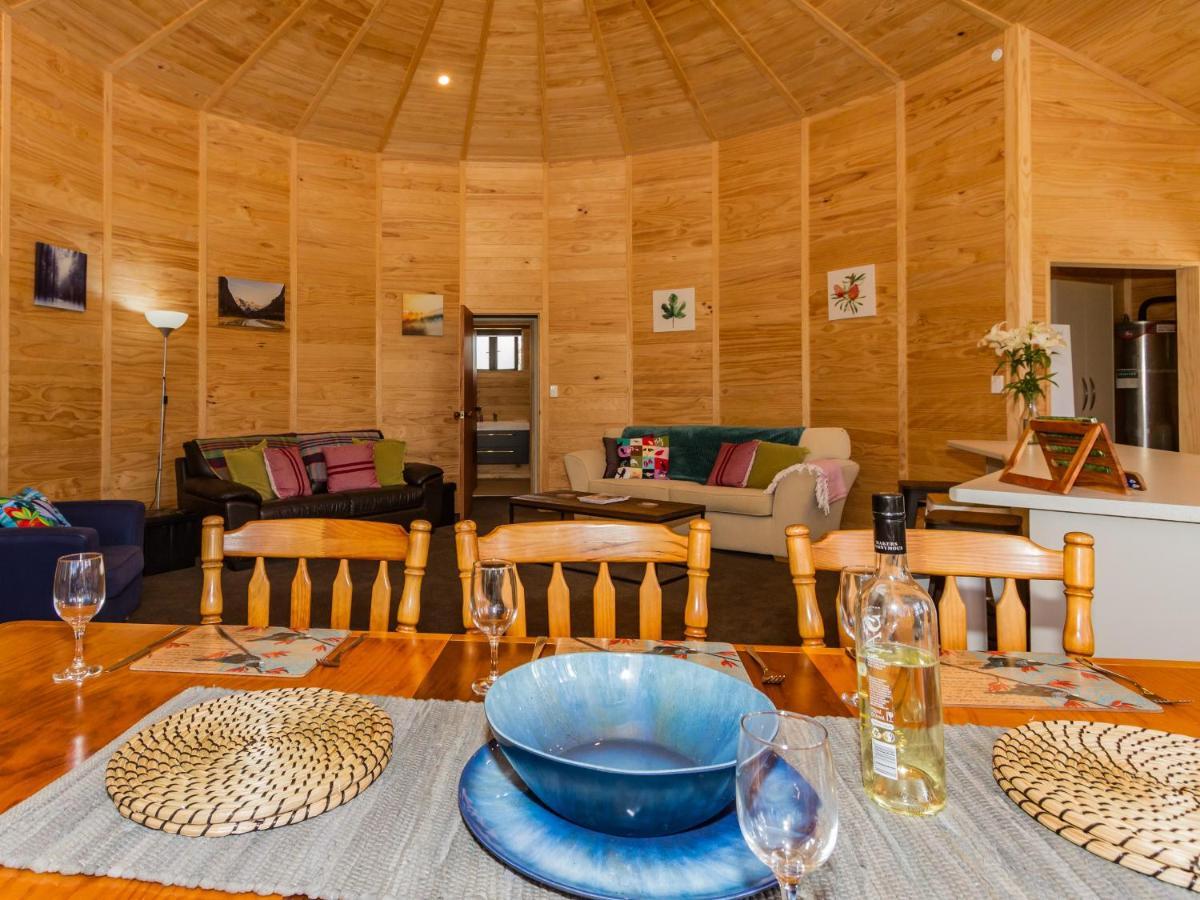 The Snowglobe - Ohakune Modern Yurt Style Chalet Eksteriør billede