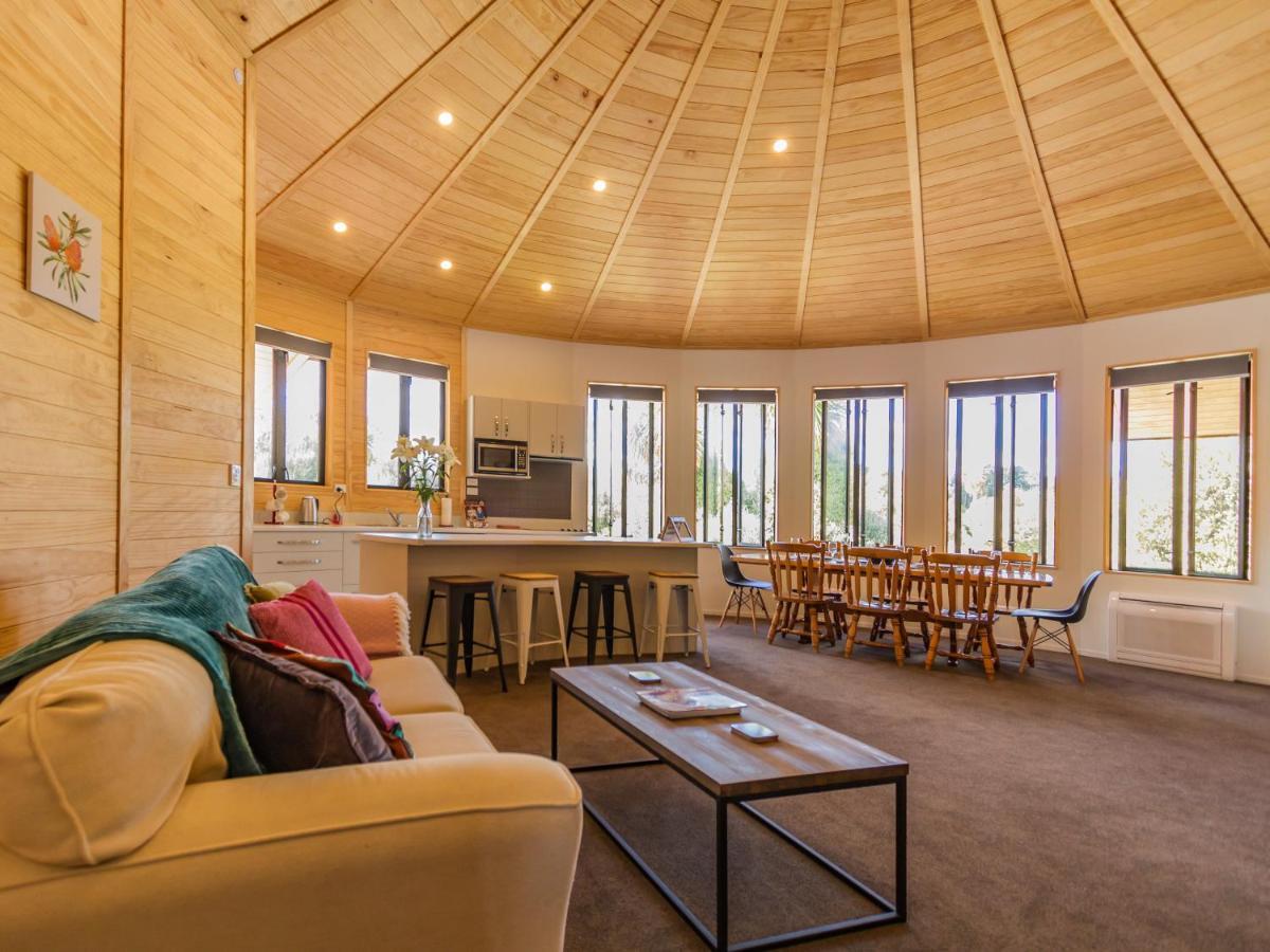 The Snowglobe - Ohakune Modern Yurt Style Chalet Eksteriør billede