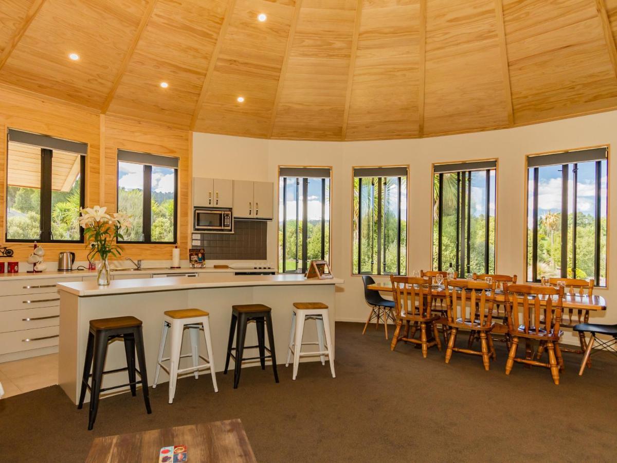 The Snowglobe - Ohakune Modern Yurt Style Chalet Eksteriør billede