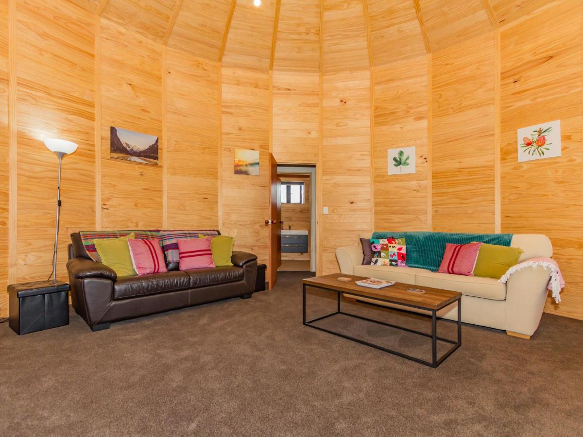 The Snowglobe - Ohakune Modern Yurt Style Chalet Eksteriør billede